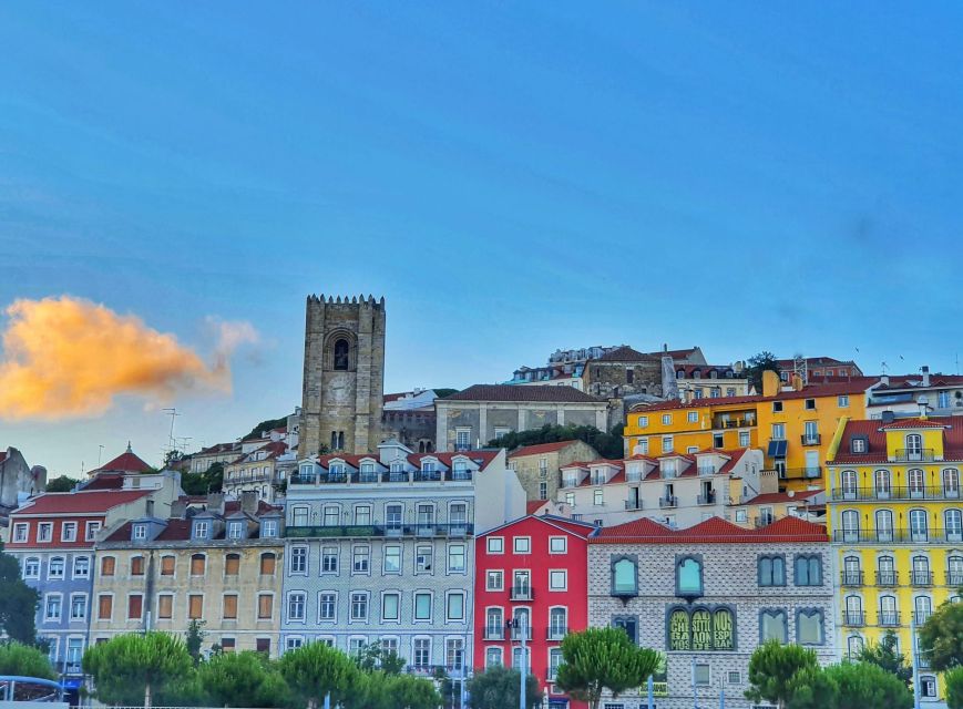 Lisbon: Private City Sightseeing Tour by Tuk-Tuk - Graça Historic District: narrow streets, big perspectives
