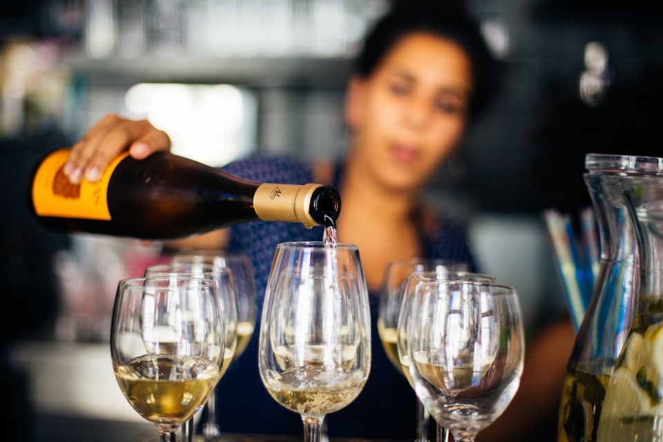 Lisbon: Private Evening Tour with Drinks & Bites in Alfama - Meeting point at Farmácia da Mouraria: simple start, local feel