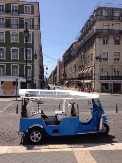 Lisbon: Private Guided Tour of Historical Center by Tuk Tuk - The 2.5-hour flow: start at Rossio, end where you began