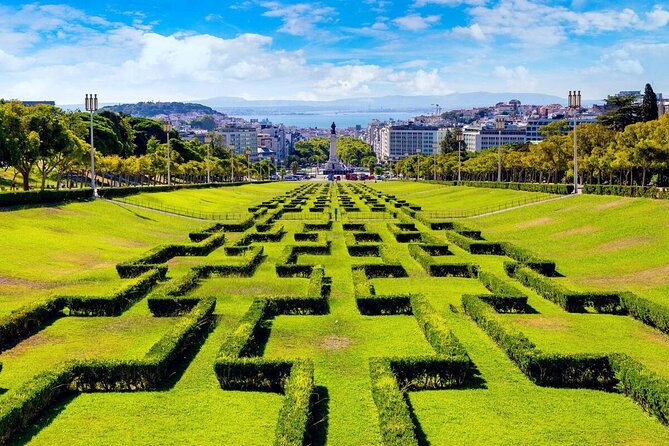 Lisbon Private Half-Day City Tour with Local Driver-Guide - Praça do Comércio: waterfront Lisbon and the big river view