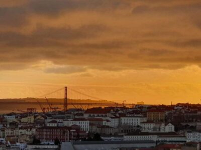 Lisbon: Private Highlights Tuk-Tuk Tour with Tapas and Wine - Miradouro de Santa Luzia: Where Lisbon’s Colors Hit Their Stride
