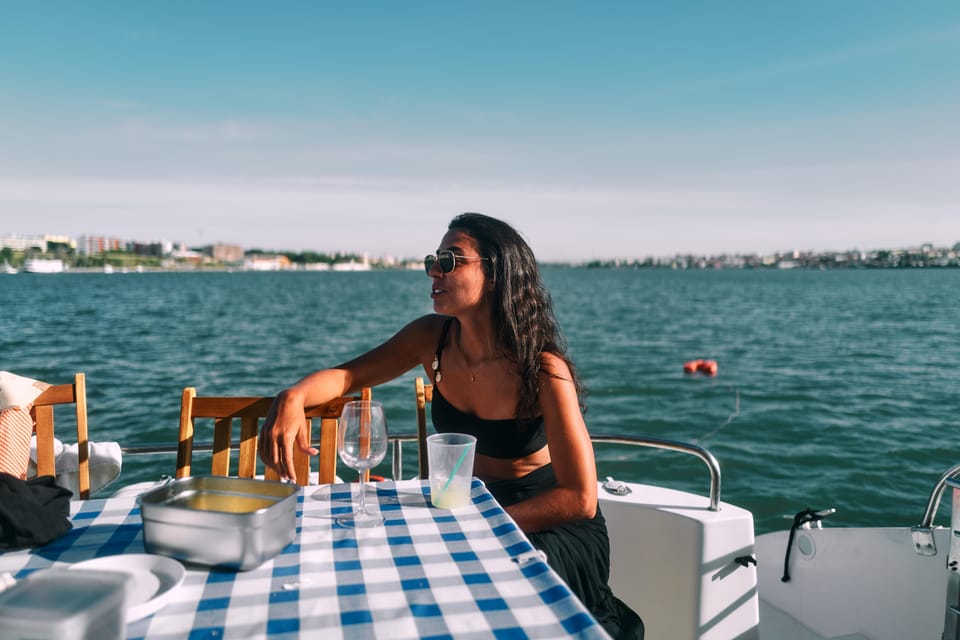 Lisbon: Private Luxury Catamaran Tour with Welcome Drink - The Tagus route: Lisbon’s highlights, seen in motion