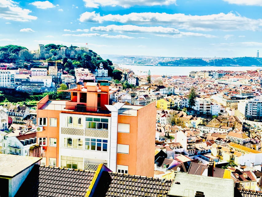 Lisbon: Private Old Town Tuk Tuk Tour - Santa Luzia and Portas do Sol: the view-stop duo