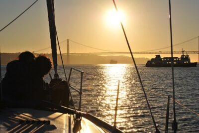 Lisbon Private Romantic 2h Cruise with sparkling wine-Day/Sunset - Where you’ll meet and what to expect at arrival