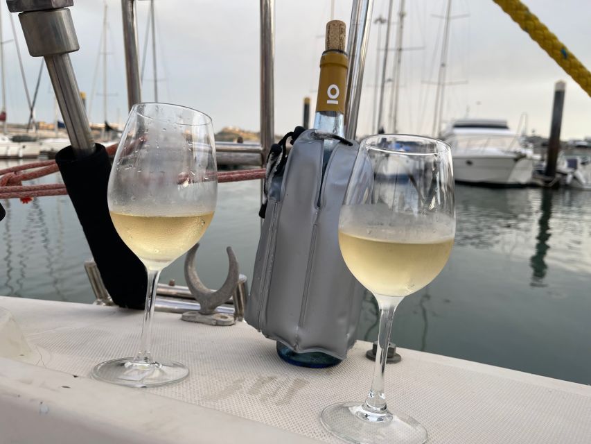 Lisbon: Private sailboat tours on Tagus River - Belém Tower and the Monument to the Discoveries: old world stories afloat