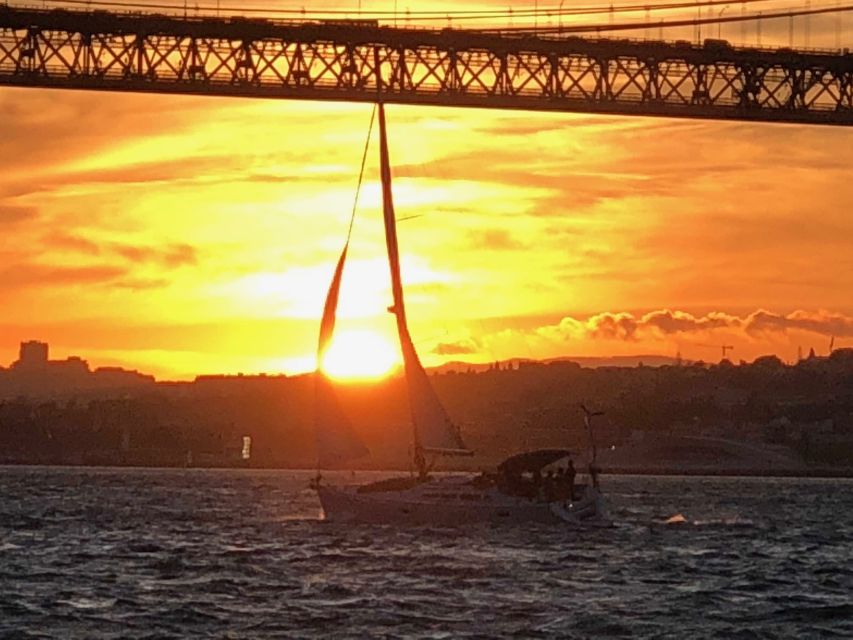 Lisbon: Private Sunset Sailing Tour with Champagne - Key highlights to clock before you go