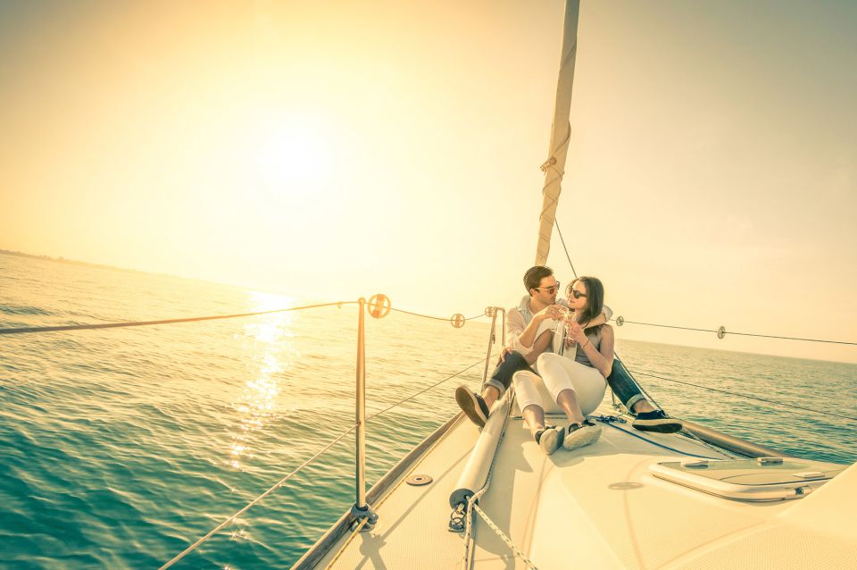 Lisbon: Private Sunset Sailing Tour with Champagne - Price and value: is $441 worth it?