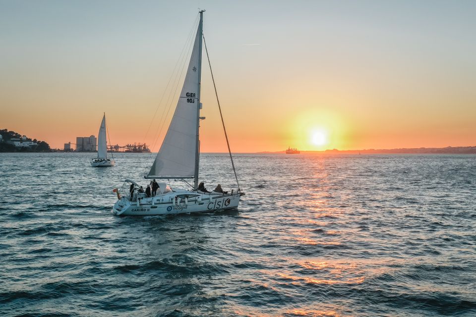 Lisbon: Private Tagus River Yacht Tour - From Belém Tower to the Discoveries Monument: a riverfront photo route