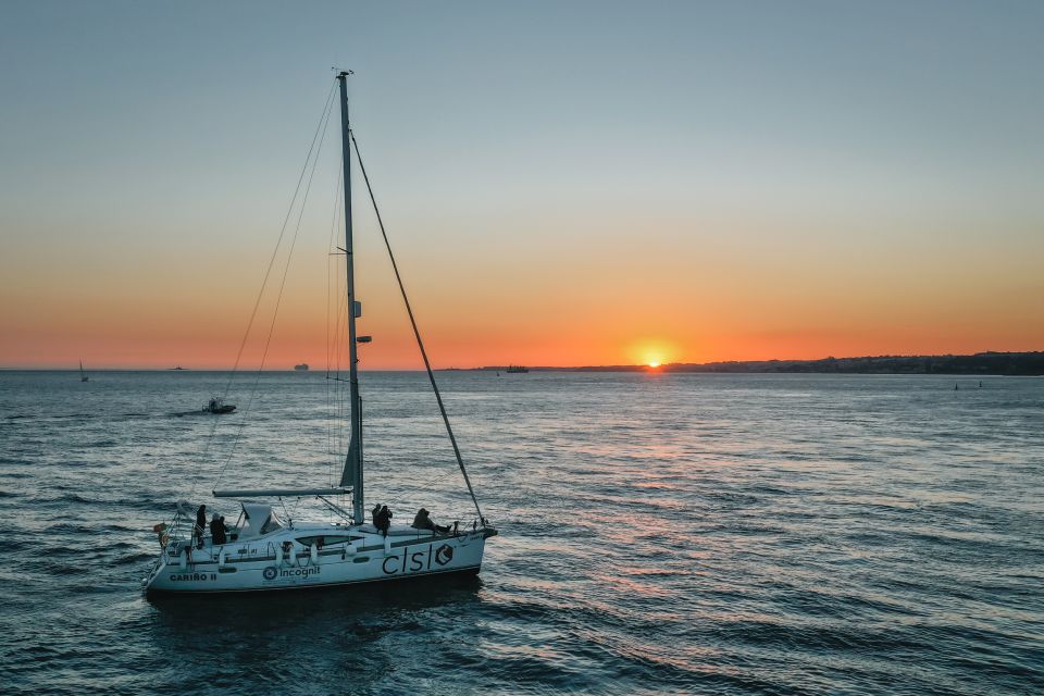 Lisbon: Private Tagus River Yacht Tour - Sunset sailing with Portuguese snacks and your welcome drink