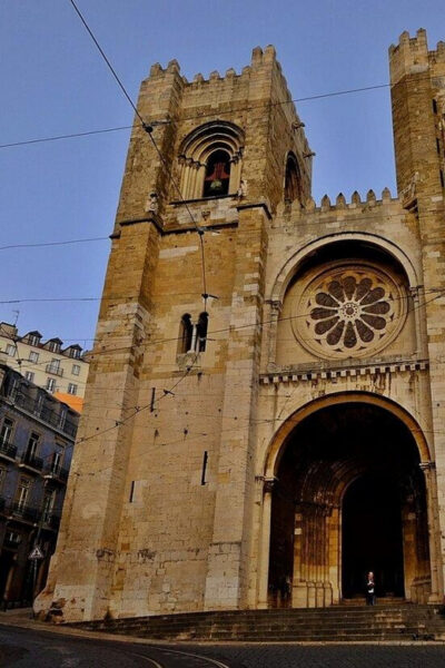 Lisbon: Private Tour by Tuk Tuk - From Restauradores Square to Rossio: fast context, not random sightseeing