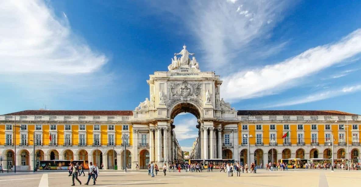 Lisbon: Private Tour by Tuk Tuk - São Pedro de Alcântara and the Castle of São Jorge views