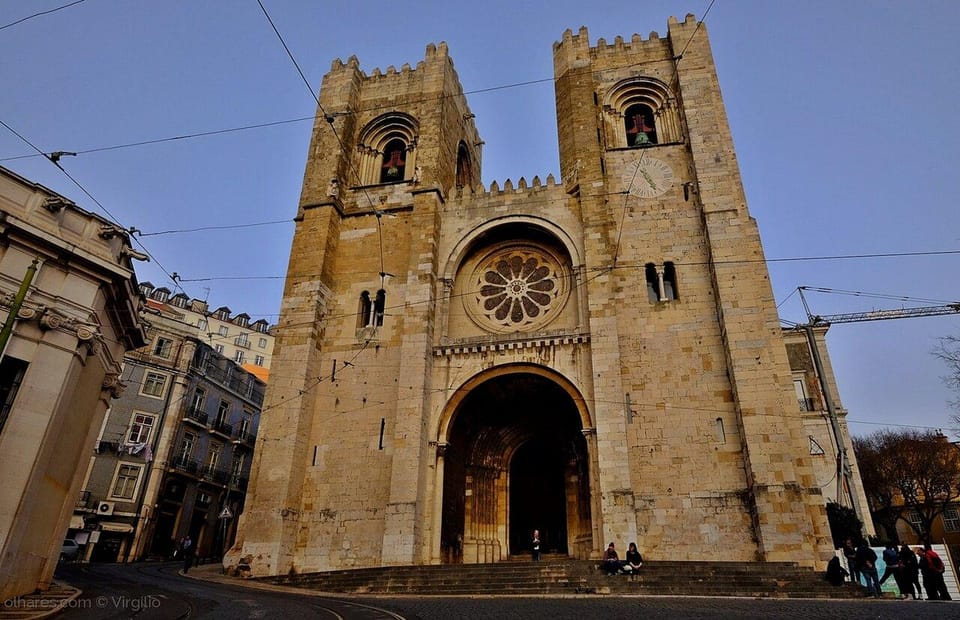 Lisbon: Private Tour by Tuk Tuk - Miradouro das Portas do Sol: the classic view with real purpose