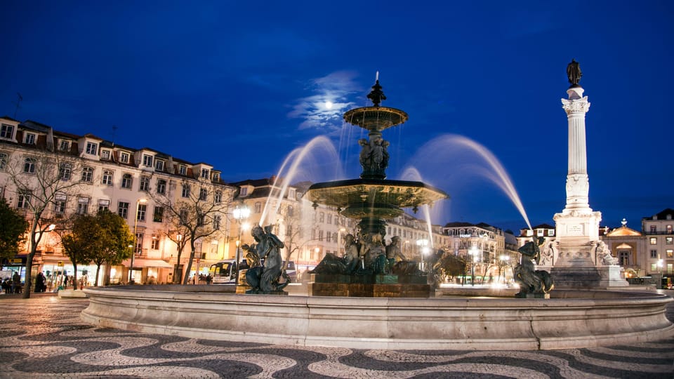 Lisbon Private Tour in Spanish - Meeting Downtown with a Teal Umbrella: The Start That Sets the Tone