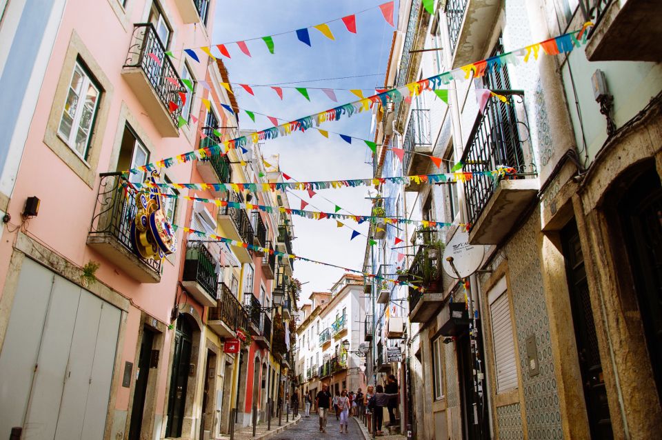 Lisbon: Private Tour with Locals – Highlights & Hidden Gems - Praça do Comércio: the landmark you use to orient the rest of the day
