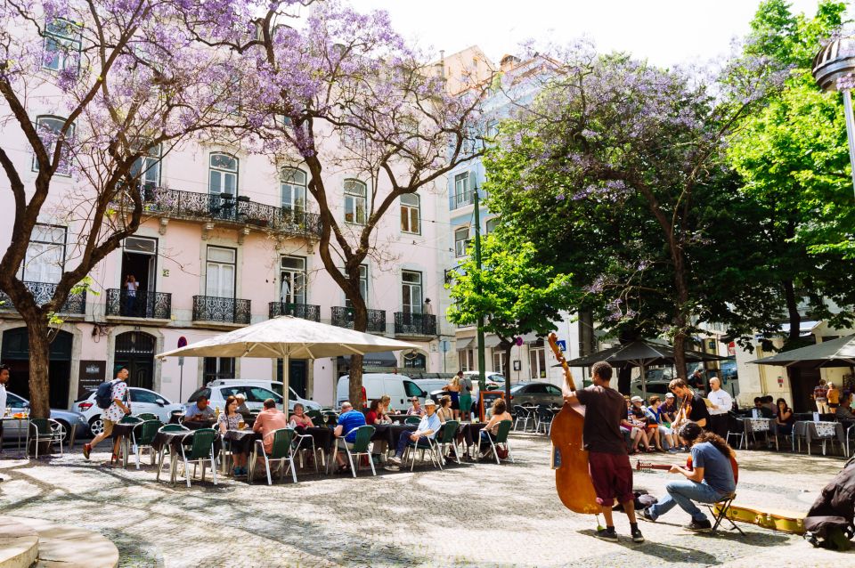 Lisbon: Private Tour with Locals – Highlights & Hidden Gems - English-speaking guides: what you gain from live explanations