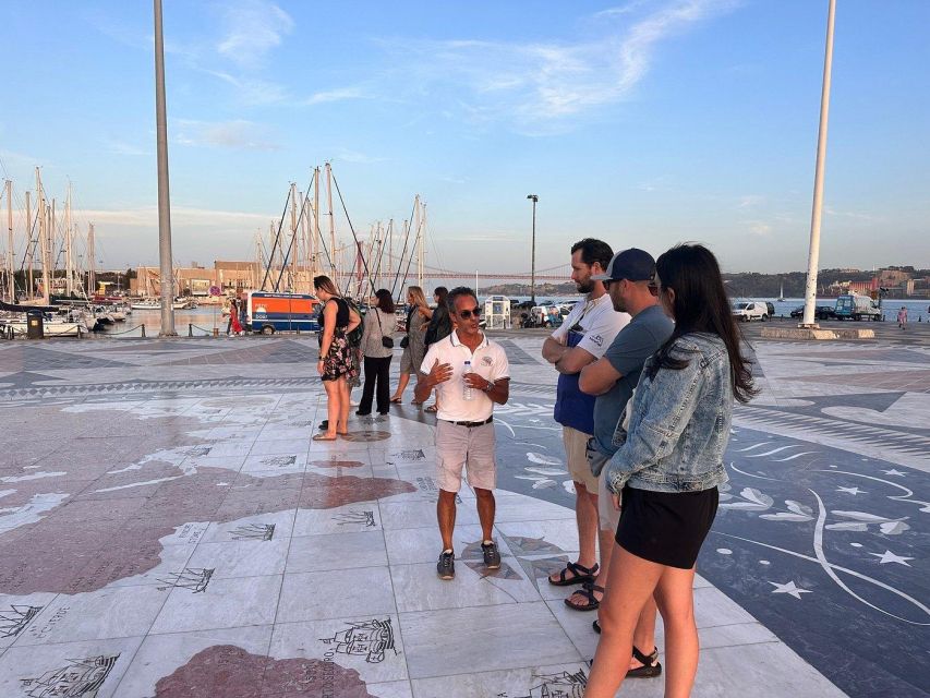 Lisbon: Private Tuk-Tuk Tour - The early wins: Lisbon Cathedral and the view terraces