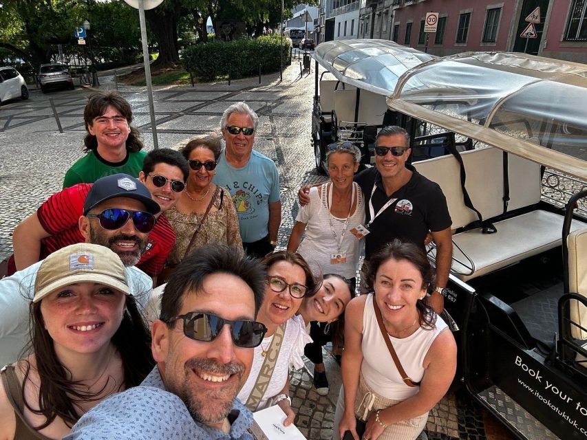 Lisbon: Private Tuk-Tuk Tour - Estrela Basilica and Largo do Carmo: a calmer contrast