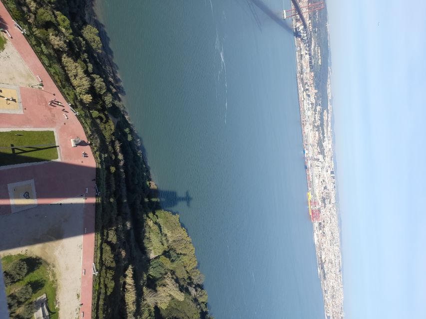 Lisbon: Private Tuk Tuk Tour Christ the King & Abril Bridge - 25 de Abril Bridge: San Francisco vibes and real photo time