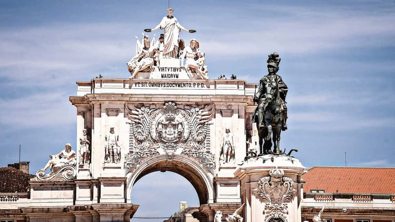 Lisbon: Private Tuktuk Tour with History & Music - Price and group value: $51 per group (up to 4)