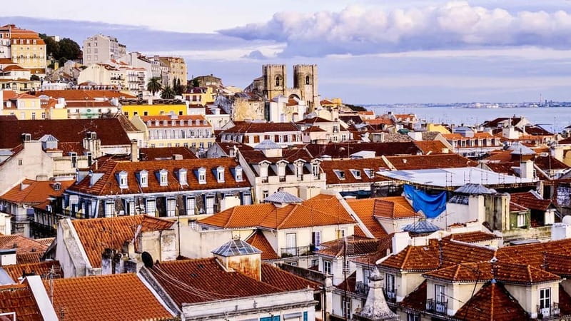 Lisbon: Private Tuktuk Tour with History & Music - Miradouros in Santa Luzia and Portas do Sol: where the city opens