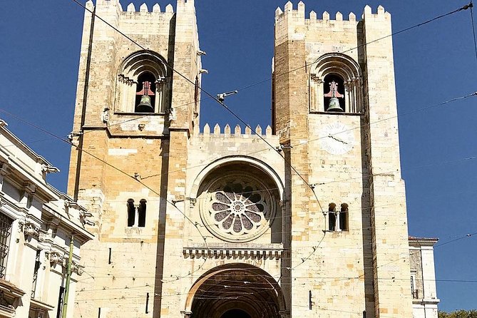 Lisbon - Private Vintage Tuk Tour with Hotel Pickup - São Vicente de Fora & Chiado: The Cultural Middle Ground