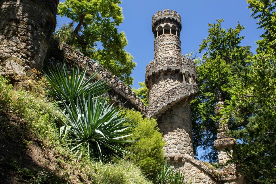 Lisbon: Regaleira, Sintra, Cape Rock & Cascais Day Trip - From Rossio Square to Sintra: the day starts with a plan
