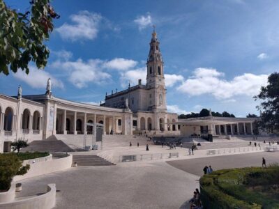 Lisbon: Rent a Private Car with Driver & Plan Your Tour. - What the 10-hour BMW-style car gives you for pacing
