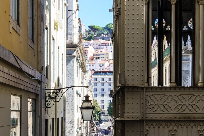 Lisbon Revelation Tour - Largo do Carmo and 1974: when the street turned political