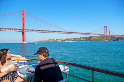 Lisbon River Boat Sightseeing Tour with a Drink - Praça do Comércio: why the harbor plaza is the perfect start
