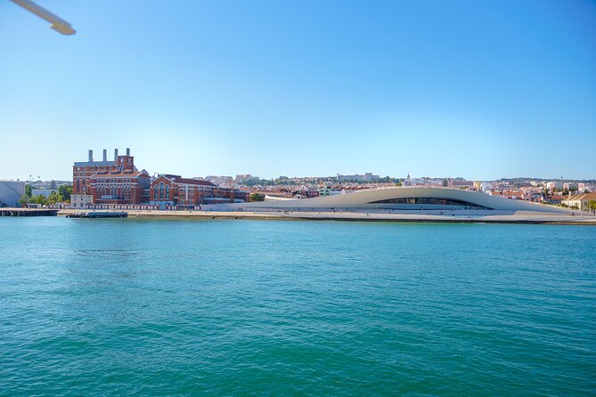 Lisbon River Boat Sightseeing Tour with a Drink - The 1960 monument: from a temporary beacon to a permanent one