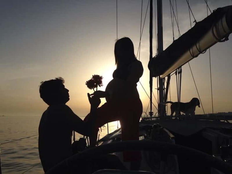 Lisbon: Romantic Cruise with Wine & Portuguese Tapas - Key things that make this cruise worth your time