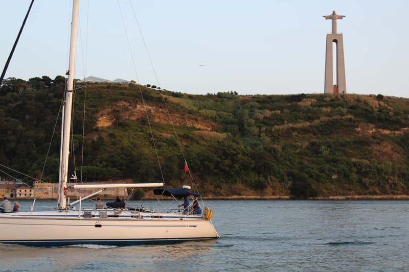 Lisbon: Sailing Boat Tour with Drinks - Key things that make this Lisbon sailing tour work