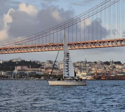 Lisbon: Sailing Boat Tour with Drinks - Meeting up at BLUE SKIPPER Cafe and getting on the water