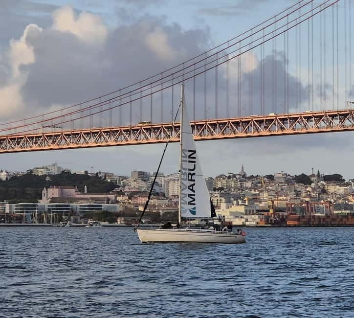 Lisbon: Sailing Boat Tour with Drinks - Meeting up at BLUE SKIPPER Cafe and getting on the water