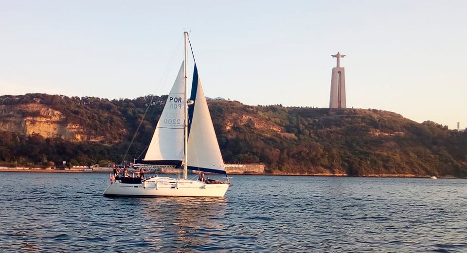 Lisbon: Sailing Tour with Wine and Snacks - Two hours of real sailing: what the ride feels like minute by minute