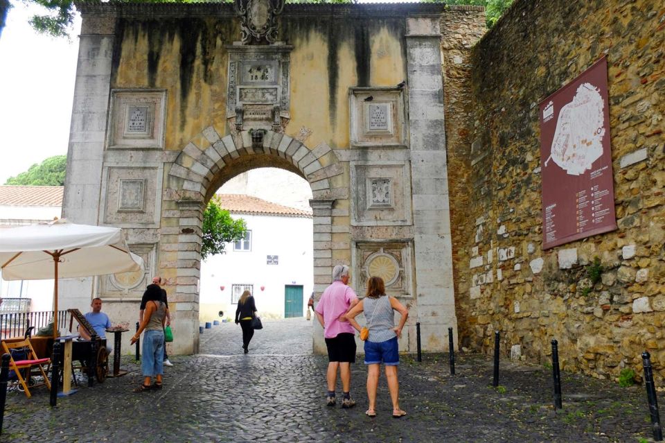 Lisbon: Saint George's Castle Entry Ticket and Guided Visit - Royal Birds Inside the Walls (Yes, Really)