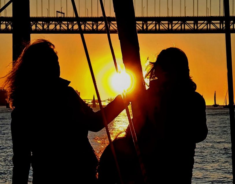 Lisbon: Scenic Day & Sunset Boat Tour with a Drink - Praça do Comércio to Alfama: Lisbon’s center from the water