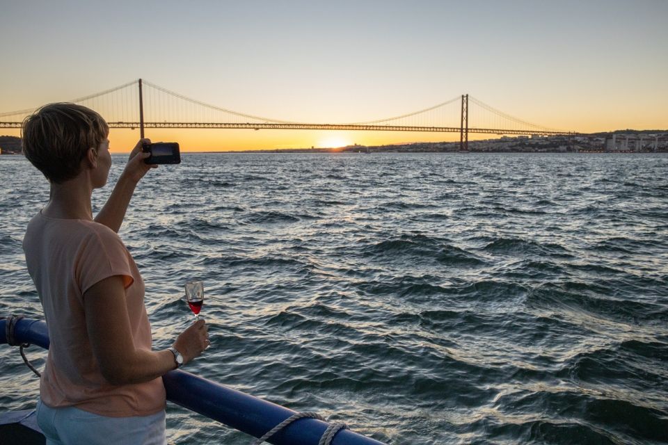 Lisbon: Sightseeing Boat Tour with Hop-On Hop-Off Option - App Audio, Wi-Fi, and When the Narration Really Helps
