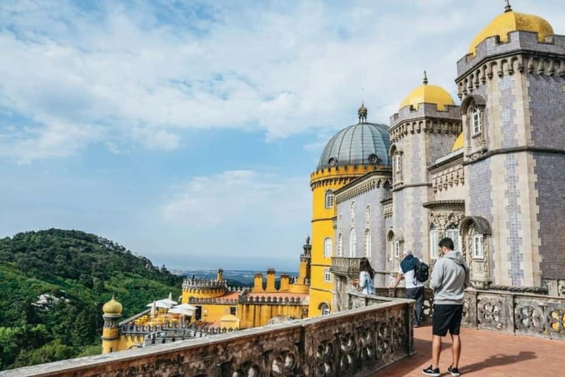 Lisbon: Sintra, Pena Palace, Moorish Castle & Regaleira Tour - Castle of the Moors: the walk-up for the top-point payoff