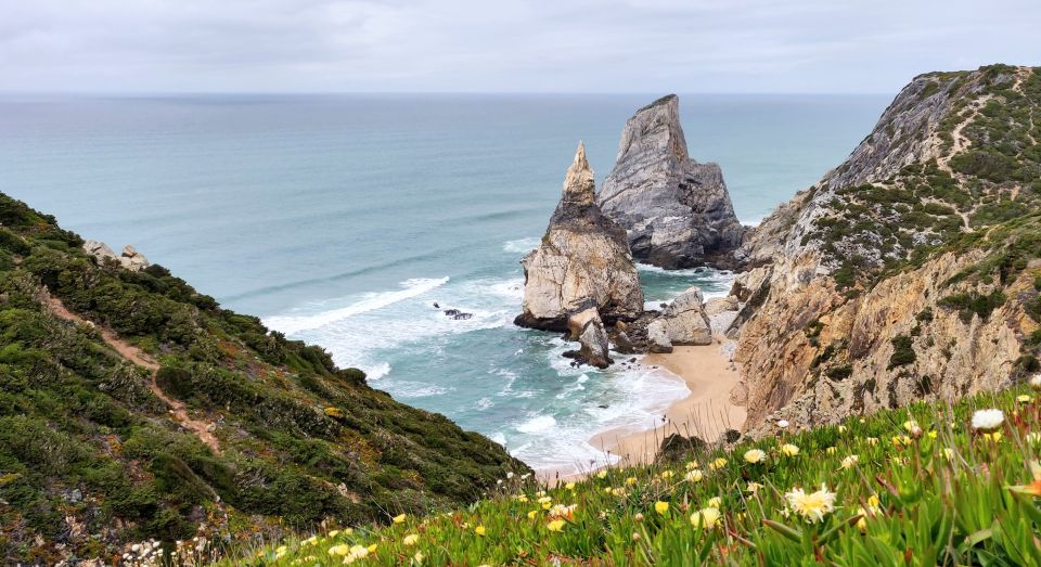 Lisbon: Sintra, Pena Palace, Quinta Regaleira, Cascais Tour - Pickup and the van ride: how to start the day without stress