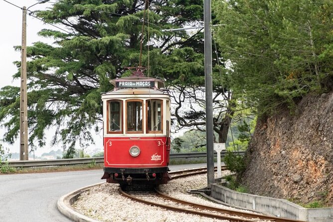 Lisbon: Sintra, Pena, Regaleira, Cabo Roca Coast and Cascais 8h - Cascais Lunch and Town Visit: Fishing Village Energy