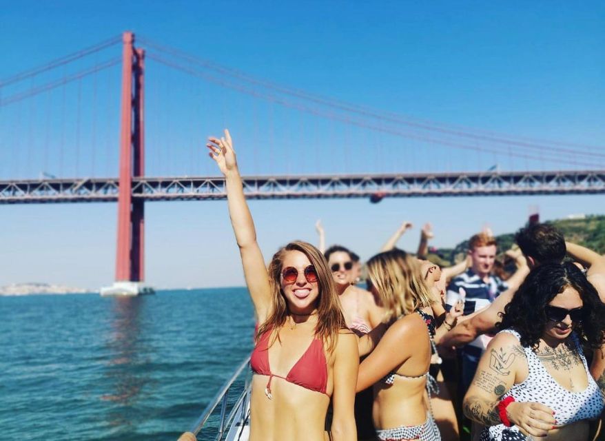 Lisbon: Splash Boat Party the only all inclusive party + SUP - DJs and the open bar: what the unlimited drinks actually mean