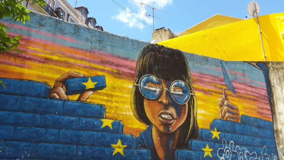 Lisbon: Street Art and Historical Walking Tour - The Street Art Walk Through Graça: Walls With Backstory