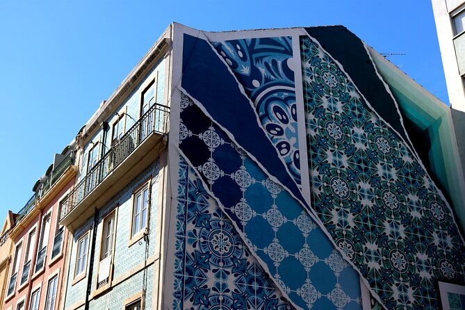 Lisbon Street Art and Lookout Point Tour - Miradouro Chão do Loureiro: Tagus Views and the 25 de Abril Bridge Finale