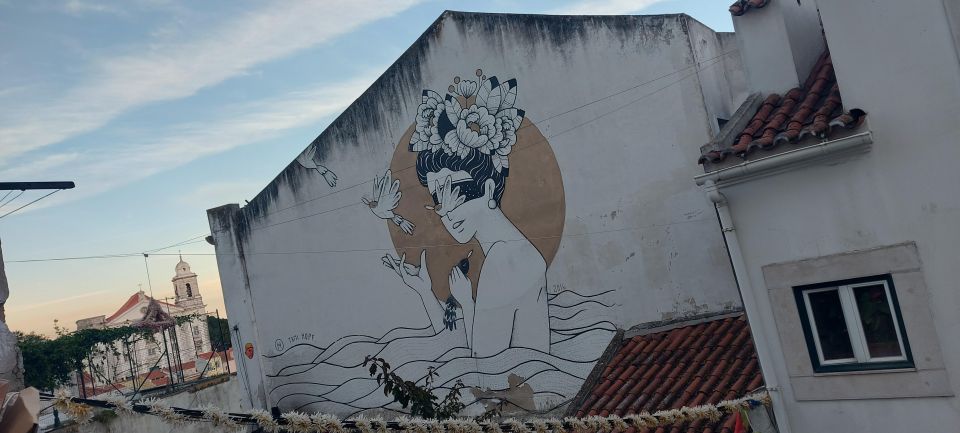 Lisbon Street Art Lovers Walk - Mouraria: where the walls start talking