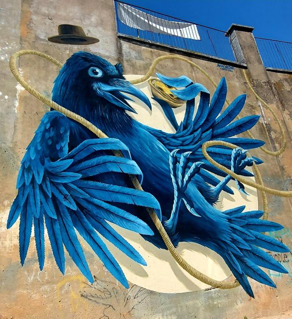 Lisbon Street Art Lovers Walk - The #whatsuplisboa card: small perk, real local value