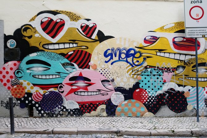 Lisbon: Street Art Walk - Graça and Mouraria: the perfect streets for street art