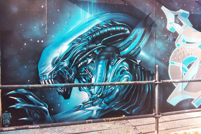 Lisbon: Street Art Walk - Understanding Lisbon through Alfama’s street layout