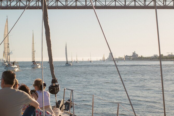 Lisbon Sunset Boat Cruise Tour With Drinks Included - From Terreiro do Paço to St. George’s Castle: Lisbon’s big landmarks from the water
