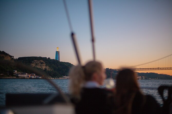 Lisbon Sunset Boat Cruise Tour With Drinks Included - Finding the meeting point near Doca de 1350-352 Lisboa